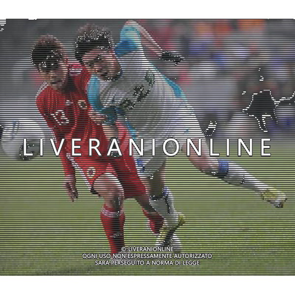 HONG KONG, 4 Gennaio 2011 () - Huang Feng Tao (R) di Guangdong gareggia con Sham Kwok Fai di Hong Kong durante il match seconda tappa del 33 ¡ Guangdong-Hong Kong Cup tra Hong Kong e Guangdong a Hong Kong AG.ALDO LIVERANI SAS ITALY ONLY