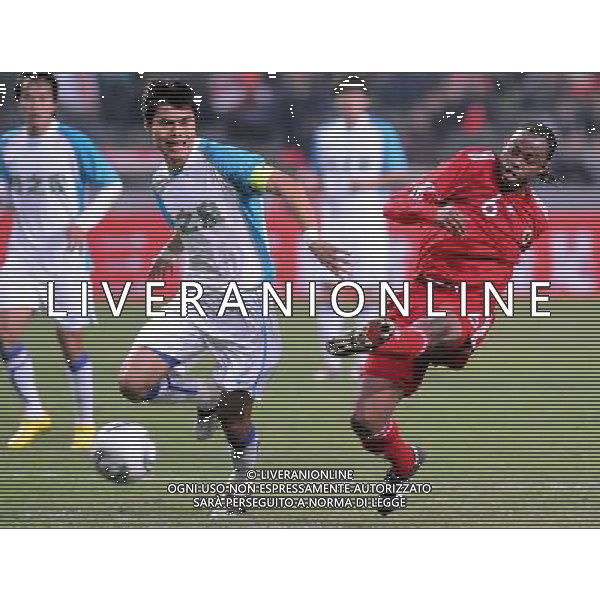 ONG KONG, 4 gennaio 2011 () - Yuan Lin (L) del Guangdong gareggia con Guy Ambassa Gerardo di Hong Kong durante il match seconda tappa del 33 ¡ Guangdong-Hong Kong Cup tra il team di Hong Kong e Guangdong team di Hong Kong le. AG.ALDO LIVERANI SAS ITALY ONLY