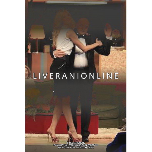 MILANO 05_12_2011 SPETTACOLO TRASMISSIONE TV \'KALISPERA\' CONDOTTA DA ALFONSO SIGNORINI NELLA FOTO ELENA SANTARELLI ALFONSO SIGNORINI PH.FIOCHI-AG ALDO LIVERANI SAS