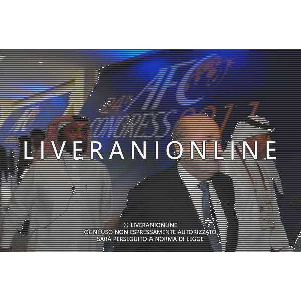 (110106) -- DOHA, Jan. 6, 2011 () -- FIFA president Sepp Blatter (C) arrives at the Sheraton Hotel in Doha, Qatar, Jan. 6, 2011. The 24th Asian Football Confederation (AFC) Congress 2011 was held here Thursday. (/Chen Shaojin) (hy) ©photoshot/Agenzia Aldo Liverani Sas - ITALY ONLY - 24mo congresso dell\'Asian Football Confederation (AFC) a Doha, capitale del Qatar, 6 gennaio 2011.