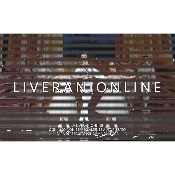 (110107) -- TAIZHOU, Jan. 7, 2011 () -- Artists from Royal Russian Ballet present the Swan Lake in Wenling, east China\'s Zhejiang Province, Jan. 6, 2011. (/Wu Pengfei) (xzj) ©photoshot/Agenzia Aldo Liverani Sas - ITALY ONLY - Artisti Ballerini del Balletto Russo Reale presentare il lago dei cigni a Wenling, a est della Cina provincia di Zhejiang, 6 gennaio 2011