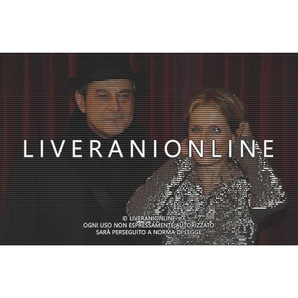 MILANO 10/1/2011 TEATRO MANZONI VIA MANZONI PRESENTAZIONE DELLO SPETTACOLO TEATRALE: \'IL CATALOGO\' NELLA FOTO ISABELLA FERRARI ED ENNIO FANTASTICHINI FOTO ROMANO/AG ALDO LIVERANI