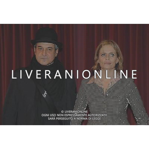 MILANO 10/1/2011 TEATRO MANZONI VIA MANZONI PRESENTAZIONE DELLO SPETTACOLO TEATRALE: \'IL CATALOGO\' NELLA FOTO ISABELLA FERRARI ED ENNIO FANTASTICHINI FOTO ROMANO/AG ALDO LIVERANI