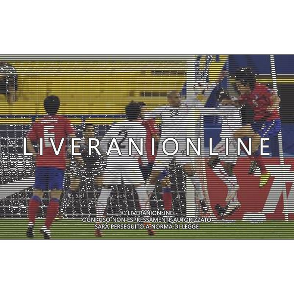 (110110) -- DOHA, Jan. 10, 2011 (Xinhua) -- Bahrain\'s player Ebrahim Meshkhas (3rd R) defends during the soccer match in Group C of the Asian Cup between South Korea and Bahrain in Doha, capital of Qatar, Jan. 10, 2011. South Korea won 2-1. (Xinhua/Tao Xiyi) (wjd) COPPA D\' ASIA 2011 GRUPPO C COREA DEL SUD VS BAHRAIN AG. ALDO LIVERANI SAS ITALY ONLY *** Local Caption ***
