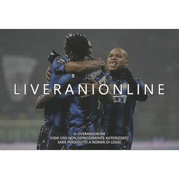 Inter - Genoa Coppa Italia Tim Cup 12/01/2011 nella foto esultanza dopo il gol di mariga con maicon e biabiany ©luzzani/Agenzia Aldo Liverani Sas