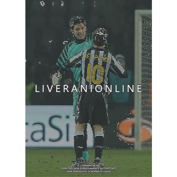Coppa Italia TIM Cup 2010/2011 Ottavi di Finale Torino - 13.01.2011 Juventus-Catania Nella Foto:alessandro del piero consegna la fascia di capitano a gianluigi buffon /Ph.Vitez-Ag. Aldo Liverani