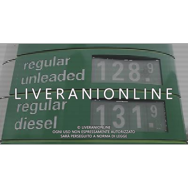 A sign with the fuel prices is seen in a petrol station in central London, Britain, 13 January 2011. The price of petrol is at a record high with its price increasing continuously. The average price is now at Œ£1.28 a litre for petrol or Œ£1.32 a litre for diesel. ©photoshot/Agenzia Aldo Liverani Sas - ITALY ONLY - Un cartello con il prezzo del carburante per un litro di diesel in una stazione di servizio nel centro di Londra, Gran Bretagna, 13 gennaio 2011. Il prezzo della benzina e\' a livelli record con il suo prezzo in continuo aumento. Il prezzo medio e\' di £ 1,28 al litro per la benzina e £ 1,32 al litro per il diesel.