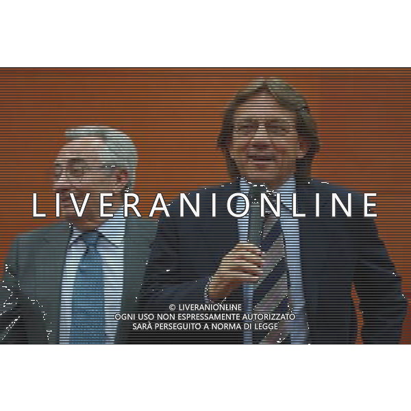 MILANO 20/5/2003 CORRIERE DELLA SERA SALA MONTANELLI VIA SOLFERINO, 26 PRESENTAZIONE DEL LIBRO DI GIAMPIERO BONIPERERTI: \'UNA VITA A TESTA ALTA\' NELLA FOTO ROBERTO BONINSEGNA E CANDIDO CANNAVO\' FOTO MARIO ROMANO/AG. ALDO LIVERANI