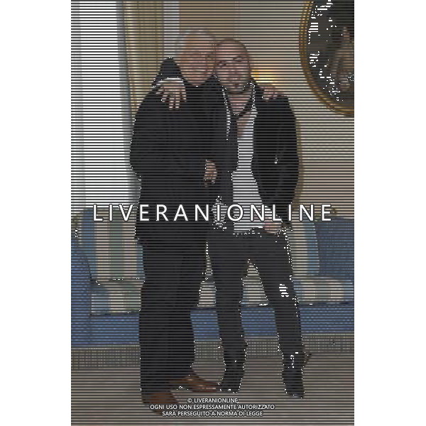 Roma - 17/01/2011 - Hotel Flora - Photocall del film \' Vallanzasca - Gli Angeli del male \' - nella foto: Il regista Michele Placido con Giuliano Sangiorgi il cantante dei Negroamaro che ha realizzato le musiche del film © Fabrizio Corradetti - Ag. Aldo Liverani sas