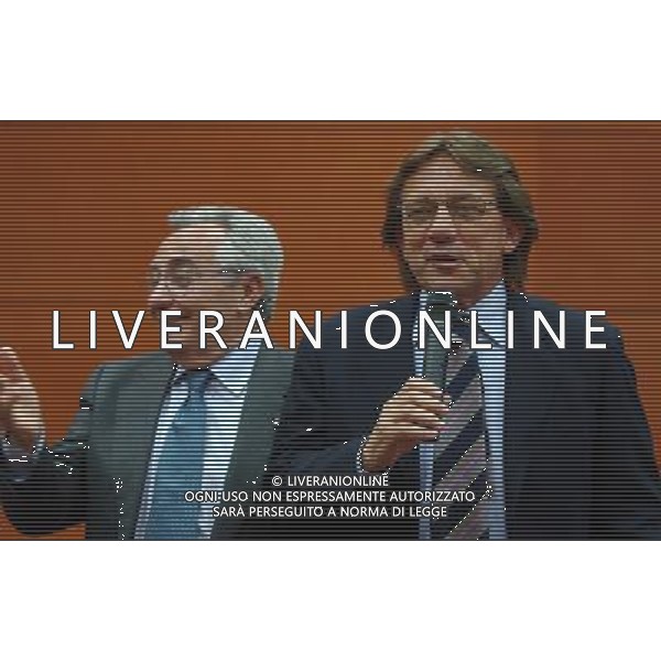 MILANO 20/5/2003 CORRIERE DELLA SERA SALA MONTANELLI VIA SOLFERINO, 26 PRESENTAZIONE DEL LIBRO DI GIAMPIERO BONIPERERTI: \'UNA VITA A TESTA ALTA\' NELLA FOTO ROBERTO BONINSEGNA E CANDIDO CANNAVO\' FOTO MARIO ROMANO/AG. ALDO LIVERANI