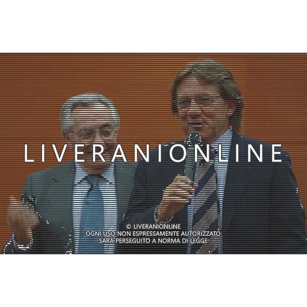 MILANO 20/5/2003 CORRIERE DELLA SERA SALA MONTANELLI VIA SOLFERINO, 26 PRESENTAZIONE DEL LIBRO DI GIAMPIERO BONIPERERTI: \'UNA VITA A TESTA ALTA\' NELLA FOTO ROBERTO BONINSEGNA E CANDIDO CANNAVO\' FOTO MARIO ROMANO/AG. ALDO LIVERANI