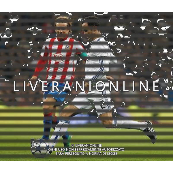 Real Madrid\'s Ricardo Carvalho (r) and Atletico de Madrid\'s Diego Forlan during Spanish King\'s Cup match.January 13,2011. (ALTERPHOTOS/Acero) AG ALDO LIVERANI ONLY ITALY