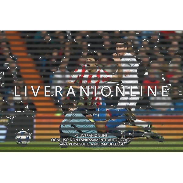 Atletico de Madrid\'s Kun Aguero (c) and Real Madrid\'s Iker Casillas (l) and Sergio Ramos during Spanish King\'s Cup match.January 13,2011. (ALTERPHOTOS/Acero) AG ALDO LIVERANI ONLY ITALY