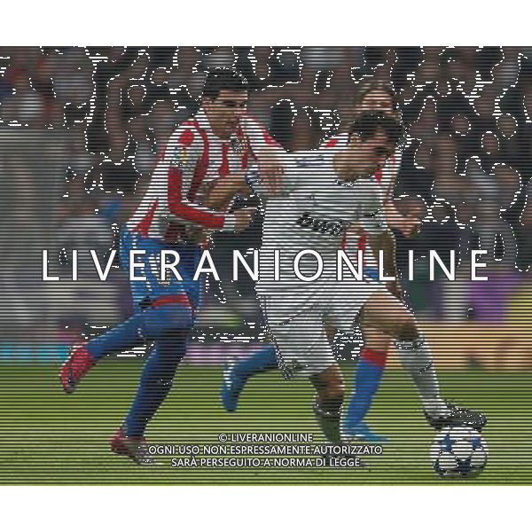 Atletico de Madrid\'s Jose Antonio Reyes (l) and Real Madrid\'s Alvaro Arbeloa during Spanish King\'s Cup match.January 13,2011. (ALTERPHOTOS/Acero) AG ALDO LIVERANI ONLY ITALY