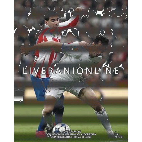 Atletico de Madrid\'s Jose Antonio Reyes (l) and Real Madrid\'s Alvaro Arbeloa during Spanish King\'s Cup match.January 13,2011. (ALTERPHOTOS/Acero) AG ALDO LIVERANI ONLY ITALY