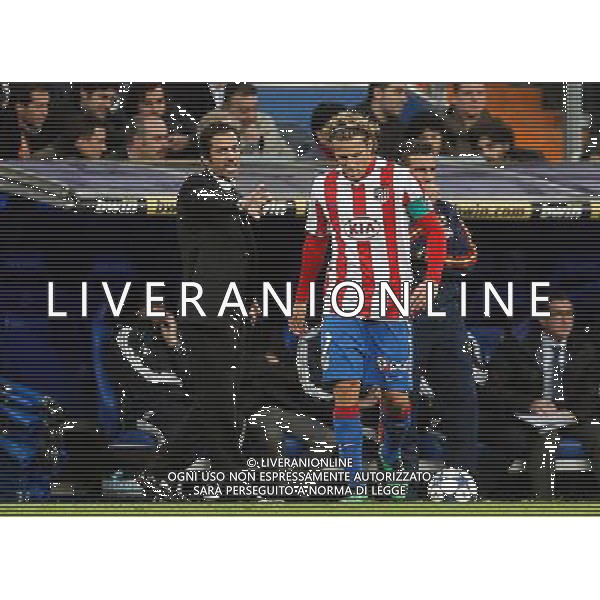 Atletico de Madrid\'s Quique Sanchez Flores (l) and Diego Forlan during Spanish King\'s Cup match.January 13,2011. (ALTERPHOTOS/Acero) AG ALDO LIVERANI ONLY ITALY