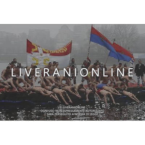 (110119) -- BELGRADE, Jan. 19, 2011 () -- Swimmers participate in a traditional race in Savsko Lake, as part of the celebrations of the Epiphany, in Belgrade, Serbia, Jan. 19, 2011. Orthodox believers celebrate the Epiphany on Jan. 19, and traditionally bathe in holes cut through ice on rivers or ponds to cleanse themselves with water deemed holy for the day as they commemorate Christ\'s baptism. (/Marko Rupena) (wjd) ©photoshot/Agenzia Aldo Liverani Sas - ITALY ONLY - Fedeli credenti ortodossi si preparano a saltare in acque ghiacciate gelide per le celebrazioni della festa dell\'Epifania, 19 gennaio 2011.