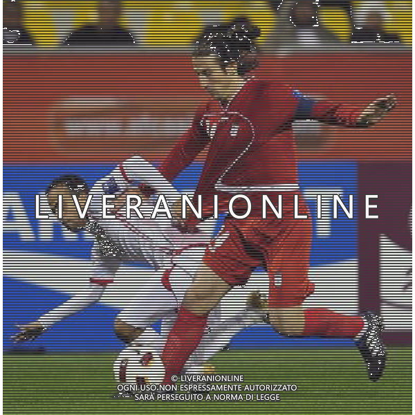 (110115) -- DOHA, Jan. 19, 2011 () -- Iranian player Anderanik Teymourian (R) vies for the ball during the Asian Cup group D soccer match against the United Arab Emirates (UAE) in Doha, capital of Qatar, Jan. 19, 2011. Iran beat UAE 3-0. (/Tao Xiyi) (wjd) COPPA D\'ASIA 2011 GRUPPO D IRAN VS EMIRATI ARABI UNITI AG. ALDO LIVERANI SAS ITALY ONLY