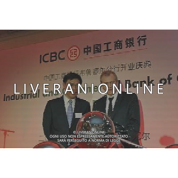 BRUXELLES, 20 GENNAIO 2011 () - presidente della Industrial and Commercial Bank of China (ICBC) Jiang Jianqing (L) e il primo ministro belga Yves Leterme partecipano alla cerimonia di apertura della filiale di Bruxelles ICBC a Bruxelles, capitale del Belgio, il gen 19, 2011. AG. ALDO LIVERANI SAS ITALY ONLY