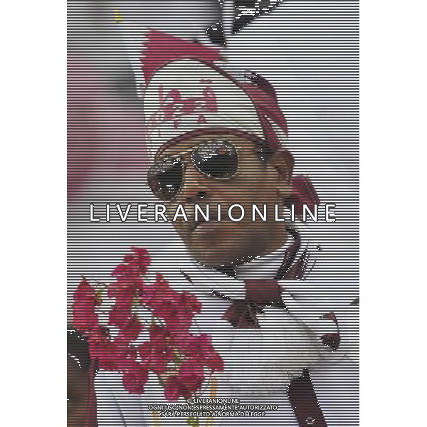 (110121) -- DOHA, Jan. 21, 2011 () -- A Qatari man waits for the start of the 2011 Asian Cup quarter-final football match between Qatar and Japan in Doha, capital of Qatar, Jan. 21, 2011. (/Tao Xiyi) /PHOTOSHOT/AG ALDO LIVERANI SAS - ASIAN CUP 2011 ITALY ONLY