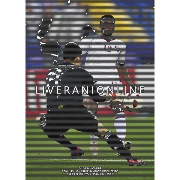 (110121) -- DOHA, Jan. 21, 2011 () -- Yusef Ahmed (R) of Qatar vies for the ball during the 2011 Asian Cup quarter-final football match against Japan in Doha, capital of Qatar, Jan. 21, 2011. (/Tao Xiyi) /PHOTOSHOT/AG ALDO LIVERANI SAS - ASIAN CUP 2011 ITALY ONLY