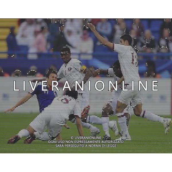 (110121) -- DOHA, Jan. 21, 2011 () -- Makoto Hasebe (1st L) of Japan fights for the ball during the 2011 Asian Cup quarter-final football match against Qatar in Doha, capital of Qatar, Jan. 21, 2011. (/Tao Xiyi) /PHOTOSHOT/AG ALDO LIVERANI SAS - ASIAN CUP 2011 ITALY ONLY