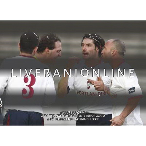 MONZA BRIANZA 23/01/2011 - MONZA VS REGGIANA - CAMPIONATO PRIMA DIVISIONE LEGA-PRO 2010-2011 - NELLA FOTO: PROTESTE DOPO ESPULSIONE DI MEI - FOTO NANDO VESCUSIO / AGENZIA ALDO LIVERANI