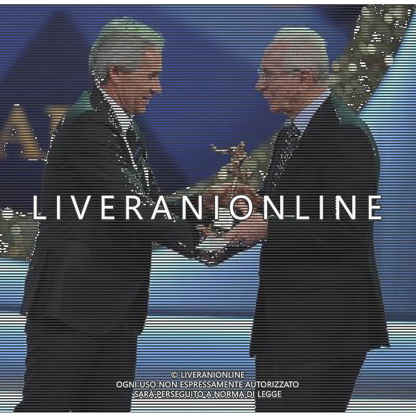 Oscar del Calcio AIC 2010 - 14Á Edizione Milano - 24.01.2011 Nella Foto:premio a mourinho giuseppe baresi riceve il premio da azeglio vicini /Ph.Vitez-Ag. Aldo Liverani