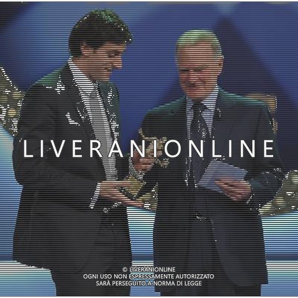 Oscar del Calcio AIC 2010 - 14Á Edizione Milano - 24.01.2011 Nella Foto:sergio campana premia diego milito miglior calciatore dell\'anno /Ph.Vitez-Ag. Aldo Liverani