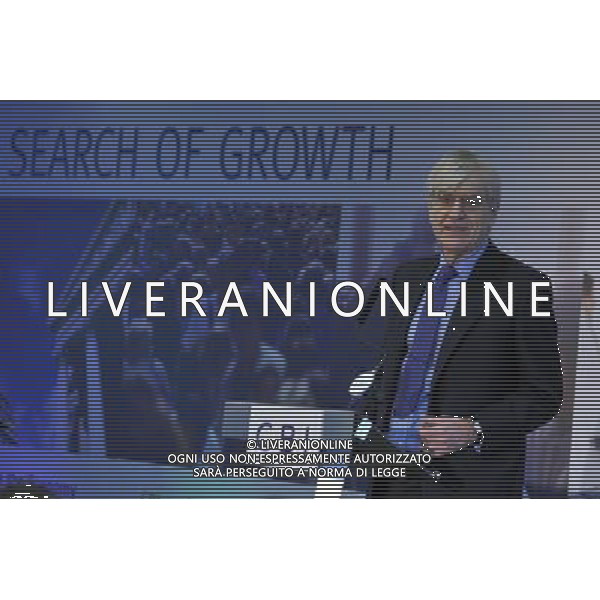 Sir Richard LambertÕs final speech at the CBI before his successor John Cridland takes over as the new CBI Director-General next Monday. Photo Shows; John Cridland introducing Sir Richard Lambert ©photoshot/Agenzia Aldo Liverani Sas - ITALY ONLY - Il discorso finale di Sir Richard Lambert al CBI prima dell\'introduzione del suo successore John Cridland che gli subentra come nuovo Direttore Generale della CBI