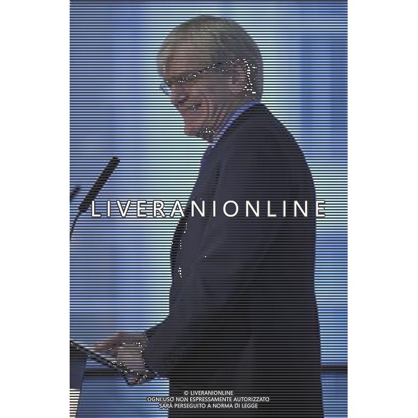 Sir Richard LambertÕs final speech at the CBI before his successor John Cridland takes over as the new CBI Director-General next Monday. Photo Shows; John Cridland introducing Sir Richard Lambert ©photoshot/Agenzia Aldo Liverani Sas - ITALY ONLY - Il discorso finale di Sir Richard Lambert al CBI prima dell\'introduzione del suo successore John Cridland che gli subentra come nuovo Direttore Generale della CBI
