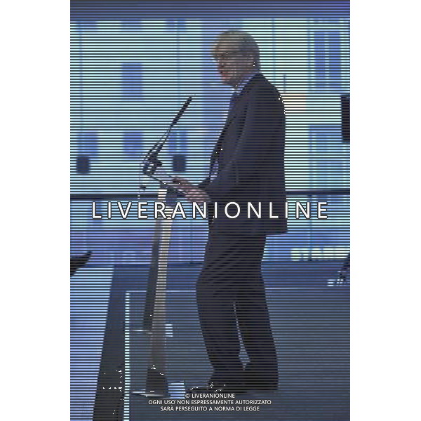 Sir Richard LambertÕs final speech at the CBI before his successor John Cridland takes over as the new CBI Director-General next Monday. Photo Shows; John Cridland introducing Sir Richard Lambert ©photoshot/Agenzia Aldo Liverani Sas - ITALY ONLY - Il discorso finale di Sir Richard Lambert al CBI prima dell\'introduzione del suo successore John Cridland che gli subentra come nuovo Direttore Generale della CBI