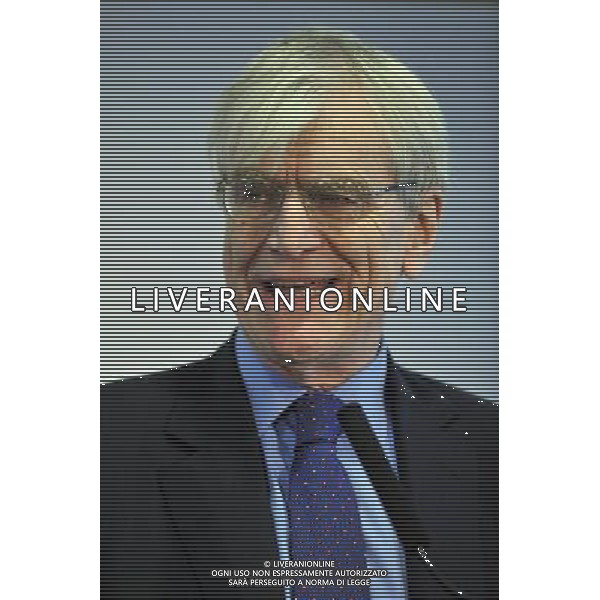 Sir Richard LambertÕs final speech at the CBI before his successor John Cridland takes over as the new CBI Director-General next Monday. Photo Shows; John Cridland introducing Sir Richard Lambert ©photoshot/Agenzia Aldo Liverani Sas - ITALY ONLY - Il discorso finale di Sir Richard Lambert al CBI prima dell\'introduzione del suo successore John Cridland che gli subentra come nuovo Direttore Generale della CBI