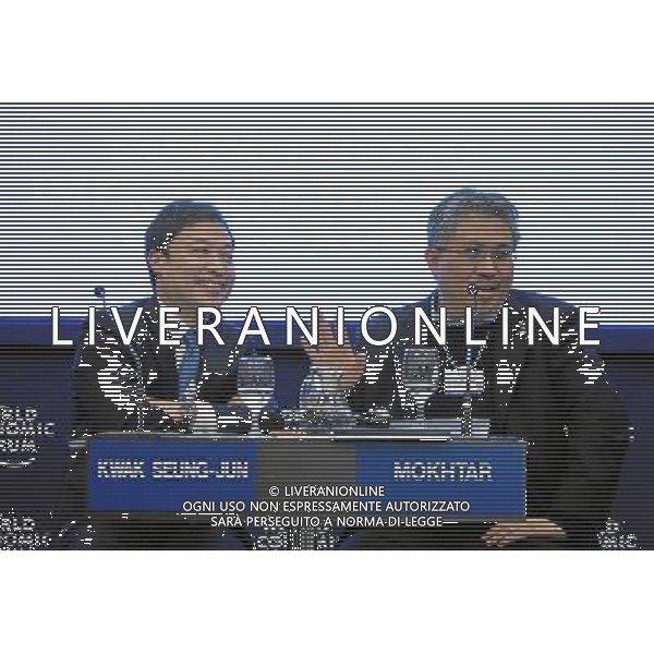 DAVOS/SWITZERLAND, 26JAN11 - Kwak Seung-Jun (l.), Chairman, Presidential Council for Future and Vision, Republic of Korea and Azman Mokhtar, Managing Director, Khazanah Nasional, Malaysia; Global Agenda Council on the Role of Business are captured during the session \'Insights on East Asia\' at the Annual Meeting 2011 of the World Economic Forum in Davos, Switzerland, January 26, 2011. World Economic Forum ©PHOTOSHOT/Agenzia Aldo Liverani Sas - ITALY ONLY - EDITORIAL USE ONLY -