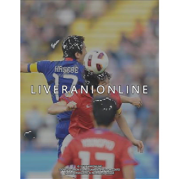 (110125) -- DOHA, Jan. 25, 2011 () -- Park Ji Sung (C) of South Korea vies with Makoto Hasebe (above) of Japan during the semifinal between Japan and South Korea at the Asian Cup in Doha, capital of Qatar, Jan. 25, 2011. (/Chen Shaojin)(lm) Doha , Coppa d\'Asia 2011 semifinali Giappone vs Corea del Sud AG. ALDO LIVERANI SAS ITALY ONLY