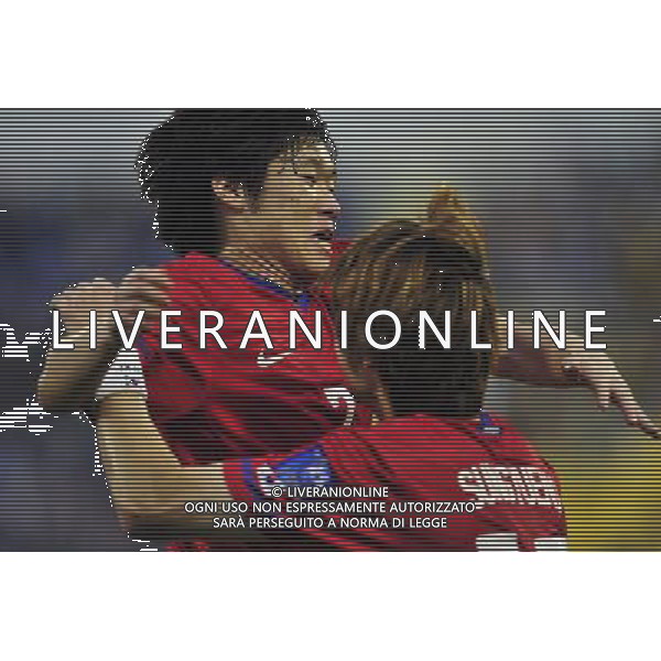 (110126) -- DOHA, Jan. 26, 2011 () -- Park Ji Sung (L) of South Korea celebrates the goal during the semifinal match between Japan and South Korea at the Asian Cup in Doha, capital of Qatar, Jan. 25, 2011. Japan defeated South Korea 3-0 on penalties after a 2-2 draw to reach the Asian Cup final. (/Tao Xiyi)(xm) Doha , Coppa d\'Asia 2011 semifinali Giappone vs Corea del Sud AG. ALDO LIVERANI SAS ITALY ONLY