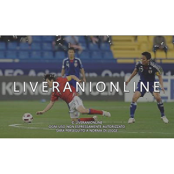 (110125) -- DOHA, Jan. 25, 2011 () -- Park Ji Sung (L) of South Korea competes during the semifinal between Japan and South Korea at the Asian Cup in Doha, capital of Qatar, Jan. 25, 2011. (/Chen Shaojin)(lm) Doha , Coppa d\'Asia 2011 semifinali Giappone vs Corea del Sud AG. ALDO LIVERANI SAS ITALY ONLY