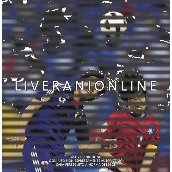 (110125) -- DOHA, Jan. 25, 2011 () -- Park Ji Sung (R) of South Korea vies with Shinji Okazaki of Japan during the semifinal between Japan and South Korea at the Asian Cup in Doha, capital of Qatar, Jan. 25, 2011. (/Tao Xiyi)(lm) Doha , Coppa d\'Asia 2011 semifinali Giappone vs Corea del Sud AG. ALDO LIVERANI SAS ITALY ONLY