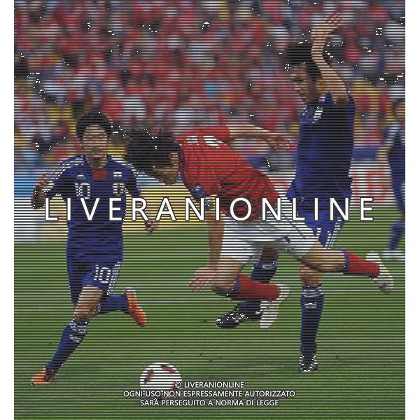 (110126) -- DOHA, Jan. 26, 2011 () -- Park Ji Sung (C) of South Korea falls to the ground during the semifinal match between Japan and South Korea at the Asian Cup in Doha, capital of Qatar, Jan. 25, 2011. Japan defeated South Korea 3-0 on penalties after a 2-2 draw to reach the Asian Cup final. (/Tao Xiyi)(xm) Doha , Coppa d\'Asia 2011 semifinali Giappone vs Corea del Sud AG. ALDO LIVERANI SAS ITALY ONLY