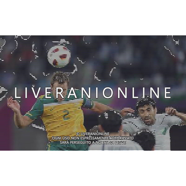 (110126) -- DOHA, Jan. 26, 2011 (Xinhua) -- Lucas Neill (L) of Australia heads the ball during the Asian Cup semifinal match between Uzbekistan and Australia in Doha, capital of Qatar, Jan. 25, 2011. Australia won 6-0 and advanced to the final. (Xinhua/Chen Shaojin) (xm) Doha Coppa d\'Asia 2011 Uzbekistan vs Australia AG. ALDO LIVERANI SAS ITALY ONLY