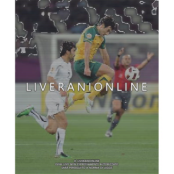 (110126) -- DOHA, Jan. 26, 2011 (Xinhua) -- Michael Jedinak (top) of Australia fights for the ball with Azizbek Haydarov of Uzbekistan during the Asian Cup semifinal match between Uzbekistan and Australia in Doha, capital of Qatar, Jan. 25, 2011. Australia won 6-0 and advanced to the final. (Xinhua/Chen Shaojin) (xm) Doha Coppa d\'Asia 2011 Uzbekistan vs Australia AG. ALDO LIVERANI SAS ITALY ONLY