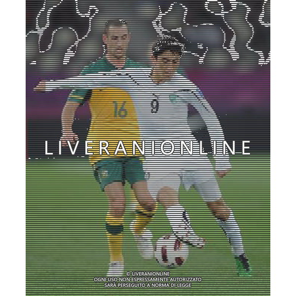 (110126) -- DOHA, Jan. 26, 2011 (Xinhua) -- Odil Ahmedov (R) of Uzbekistan vies with Carl Valeri of Australia heads the ball during the Asian Cup semifinal match between Uzbekistan and Australia in Doha, capital of Qatar, Jan. 25, 2011. Australia won 6-0 and advanced to the final. (Xinhua/Chen Shaojin) (xm) Doha Coppa d\'Asia 2011 Uzbekistan vs Australia AG. ALDO LIVERANI SAS ITALY ONLY