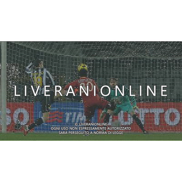 Coppa Italia TIM Cup 2010/2011 Quarti di Finale Torino - 27.01.2011 Juventus-Roma Nella Foto:occasione simplicio /Ph.Vitez-Ag. Aldo Liverani