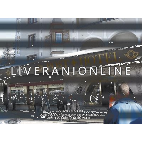 (110127) -- DAVOS, Jan. 27, 2011 () -- People walk past the entrance of Posthotel Morosani where a small explosion occurred in Davos, Switzerland, on Jan. 27, 2011. A small explosion happened Thursday morning in a hotel about two kilometers away from the main venue of the 41st World Economic Forum (WEF), but didn\'t cause any injuries, according to a local police officer. Thomas Hobi, a spokesman for the local police office of Davos, said that the blast in a basement room of the hotel named Posthotel Morosani only caused two or three windows broken. (/Yang JingZhong)(axy) ©PHOTOSHOT/Agenzia Aldo Liverani Sas - ITALY ONLY - EDITORIAL USE ONLY -