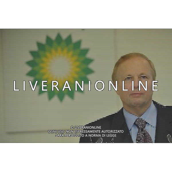 BP\'s chief executive, Robert Dudley speaking at a press conference in London this morning BP has released Q4 results this morning, reporting net income of $5.57 billion versus $4.3 billion last year. The company reported a full-year loss of $3.72 billion versus a profit of $16.58 billion in 2009. The group income statement for Q4 and full-year reflects a pre-tax charge of $1 billion and $40.9 billion respectively related to the Gulf of Mexico oil spill, with all charges relating to the incident have being treated as non-operating items. The company announced the resumption of quarterly dividend payments, with a 7c per share dividend to be paid on Mar. 28 this year. The company said that following a strategic review, it intends to divest the Texas City refinery and the southern part of its US West Coast Fuels Value Chain, including the Carson refinery, by the end of 2012 subject to all necessary legal and regulatory approvals, adding that it will ensure current obligations at Texas City are fulfilled. ©photoshot/Agenzia Aldo Liverani Sas - ITALY ONLY - Conferenza stampa dell\'Amministratore delegato di BP, Robert Dudley per relazionare la perdita annuale dopo i costi di sversamento di petrolio nel golfo del messico -Londra 01/02/2011