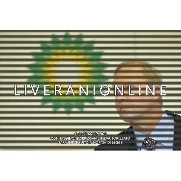 BP\'s chief executive, Robert Dudley speaking at a press conference in London this morning BP has released Q4 results this morning, reporting net income of $5.57 billion versus $4.3 billion last year. The company reported a full-year loss of $3.72 billion versus a profit of $16.58 billion in 2009. The group income statement for Q4 and full-year reflects a pre-tax charge of $1 billion and $40.9 billion respectively related to the Gulf of Mexico oil spill, with all charges relating to the incident have being treated as non-operating items. The company announced the resumption of quarterly dividend payments, with a 7c per share dividend to be paid on Mar. 28 this year. The company said that following a strategic review, it intends to divest the Texas City refinery and the southern part of its US West Coast Fuels Value Chain, including the Carson refinery, by the end of 2012 subject to all necessary legal and regulatory approvals, adding that it will ensure current obligations at Texas City are fulfilled. ©photoshot/Agenzia Aldo Liverani Sas - ITALY ONLY - Conferenza stampa dell\'Amministratore delegato di BP, Robert Dudley per relazionare la perdita annuale dopo i costi di sversamento di petrolio nel golfo del messico -Londra 01/02/2011