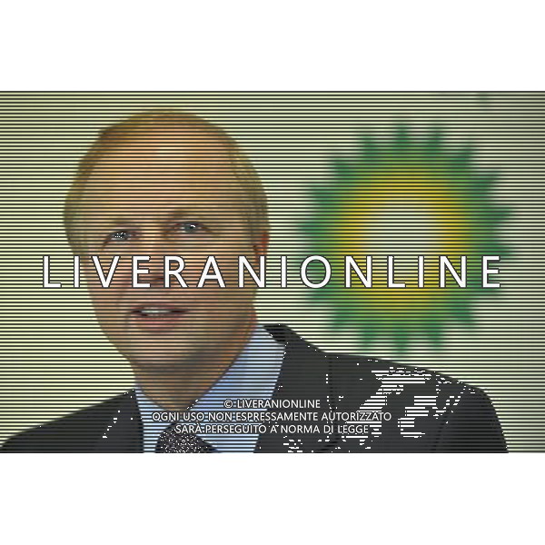 BP\'s chief executive, Robert Dudley speaking at a press conference in London this morning BP has released Q4 results this morning, reporting net income of $5.57 billion versus $4.3 billion last year. The company reported a full-year loss of $3.72 billion versus a profit of $16.58 billion in 2009. The group income statement for Q4 and full-year reflects a pre-tax charge of $1 billion and $40.9 billion respectively related to the Gulf of Mexico oil spill, with all charges relating to the incident have being treated as non-operating items. The company announced the resumption of quarterly dividend payments, with a 7c per share dividend to be paid on Mar. 28 this year. The company said that following a strategic review, it intends to divest the Texas City refinery and the southern part of its US West Coast Fuels Value Chain, including the Carson refinery, by the end of 2012 subject to all necessary legal and regulatory approvals, adding that it will ensure current obligations at Texas City are fulfilled. ©photoshot/Agenzia Aldo Liverani Sas - ITALY ONLY - Conferenza stampa dell\'Amministratore delegato di BP, Robert Dudley per relazionare la perdita annuale dopo i costi di sversamento di petrolio nel golfo del messico -Londra 01/02/2011