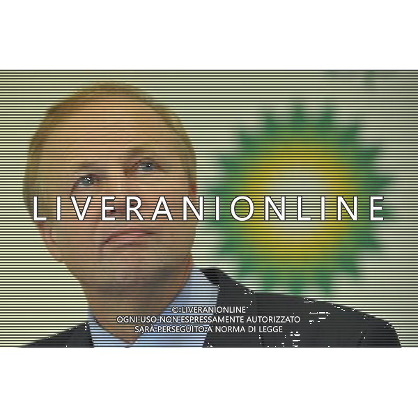 BP\'s chief executive, Robert Dudley speaking at a press conference in London this morning BP has released Q4 results this morning, reporting net income of $5.57 billion versus $4.3 billion last year. The company reported a full-year loss of $3.72 billion versus a profit of $16.58 billion in 2009. The group income statement for Q4 and full-year reflects a pre-tax charge of $1 billion and $40.9 billion respectively related to the Gulf of Mexico oil spill, with all charges relating to the incident have being treated as non-operating items. The company announced the resumption of quarterly dividend payments, with a 7c per share dividend to be paid on Mar. 28 this year. The company said that following a strategic review, it intends to divest the Texas City refinery and the southern part of its US West Coast Fuels Value Chain, including the Carson refinery, by the end of 2012 subject to all necessary legal and regulatory approvals, adding that it will ensure current obligations at Texas City are fulfilled. ©photoshot/Agenzia Aldo Liverani Sas - ITALY ONLY - Conferenza stampa dell\'Amministratore delegato di BP, Robert Dudley per relazionare la perdita annuale dopo i costi di sversamento di petrolio nel golfo del messico -Londra 01/02/2011