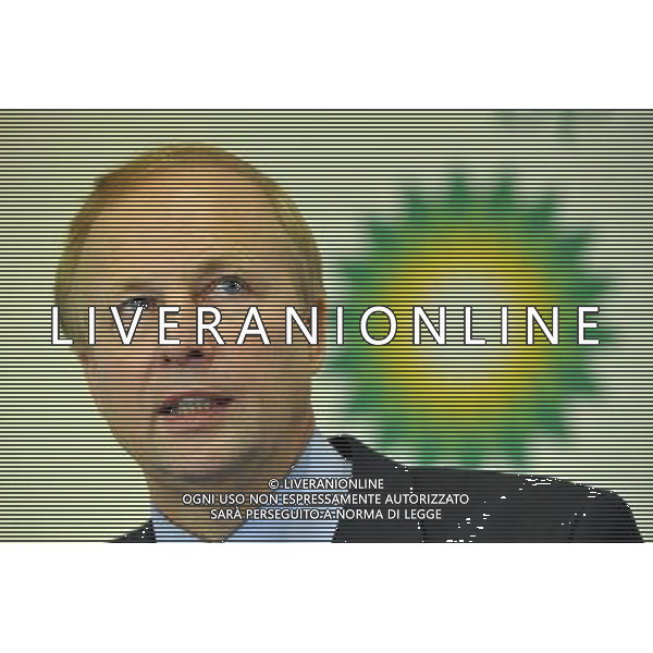 BP\'s chief executive, Robert Dudley speaking at a press conference in London this morning BP has released Q4 results this morning, reporting net income of $5.57 billion versus $4.3 billion last year. The company reported a full-year loss of $3.72 billion versus a profit of $16.58 billion in 2009. The group income statement for Q4 and full-year reflects a pre-tax charge of $1 billion and $40.9 billion respectively related to the Gulf of Mexico oil spill, with all charges relating to the incident have being treated as non-operating items. The company announced the resumption of quarterly dividend payments, with a 7c per share dividend to be paid on Mar. 28 this year. The company said that following a strategic review, it intends to divest the Texas City refinery and the southern part of its US West Coast Fuels Value Chain, including the Carson refinery, by the end of 2012 subject to all necessary legal and regulatory approvals, adding that it will ensure current obligations at Texas City are fulfilled. ©photoshot/Agenzia Aldo Liverani Sas - ITALY ONLY - Conferenza stampa dell\'Amministratore delegato di BP, Robert Dudley per relazionare la perdita annuale dopo i costi di sversamento di petrolio nel golfo del messico -Londra 01/02/2011