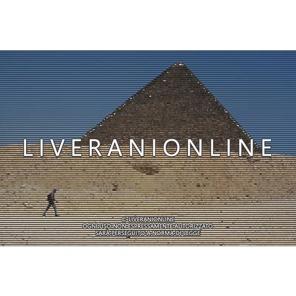 Le grandi piramidi e la Sfinge di Giza, in Egitto. L\'Egitto e\' famoso per la sua antica civilta\' e alcuni dei monumenti pi antichi e importanti del mondo, includendo le Piramidi di Giza e la Grande Sfinge di Giza, la citta\' meridionale di Luxor contiene un numero particolarmente elevato di manufatti antichi, come il tempio di Karnak e la Valle dei re. Oggi, l\'Egitto e\' ampiamente considerata come un importante centro politico e culturale del Medio Oriente ©photoshot/AG ALDO LIVERANI SAS - ITALY ONLY - *** Local Caption *** .